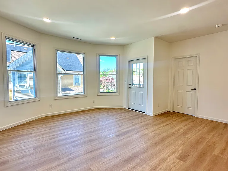 216 Minerva St #2 — Photo 2