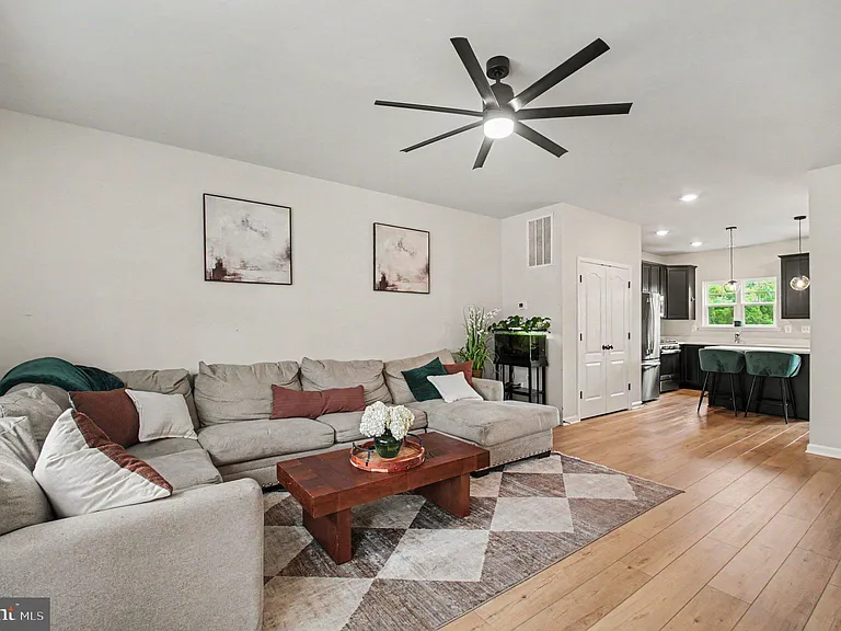 2525 Drake Ln — Photo 8
