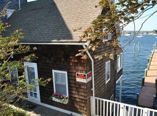 3 Riverside Dr, Tiverton, RI 02878