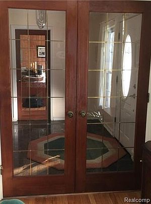 5th image of 1001 Brenthaven Dr
