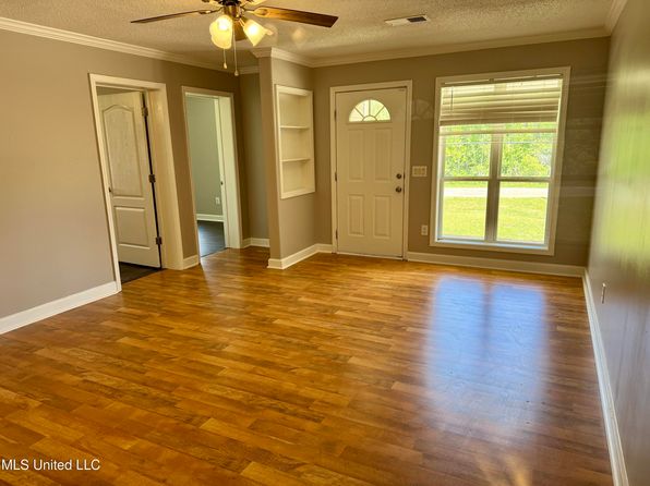 19211 Crestwick St, Saucier, MS 39574
