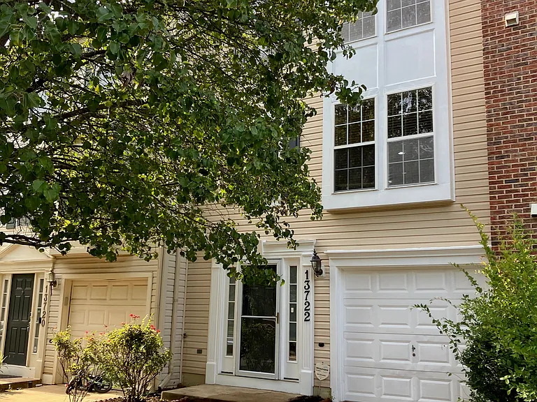 13722 Palmetto Cir — Photo 1