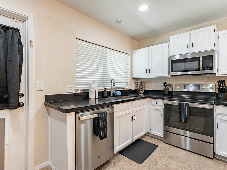 3911 W Desert Cove Ave — Photo 13