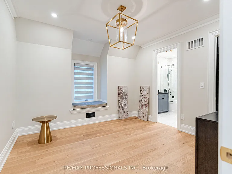 161 The Kingsway — Photo 19