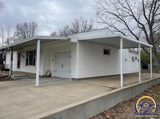 1429 SW Amhurst Rd, Topeka, KS 66604