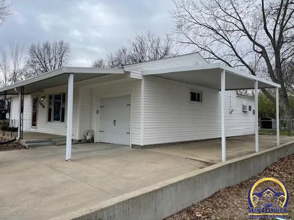 1429 SW Amhurst Rd, Topeka, KS 66604