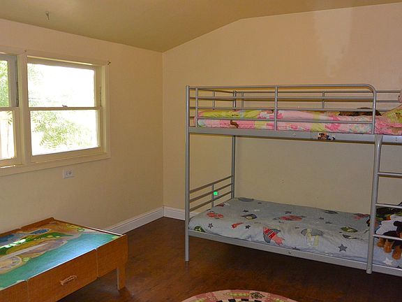 4th image of 634 College St