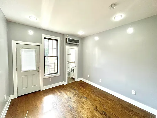 Rented by Pear NYC LLC | media 25