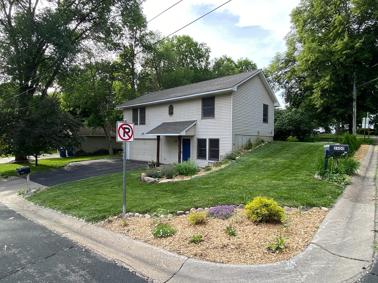 3 bed, 1440 sqft, $2,295 — Photo 1