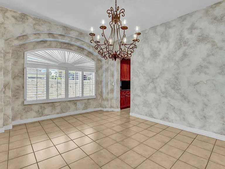 9101 Crystal Lake Ct — Photo 39