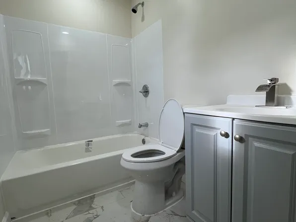(undisclosed Address), West Babylon, NY 11704