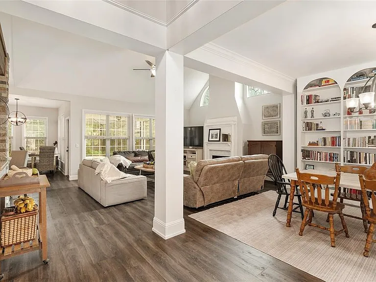 5512 NW 51st Ave — Photo 3