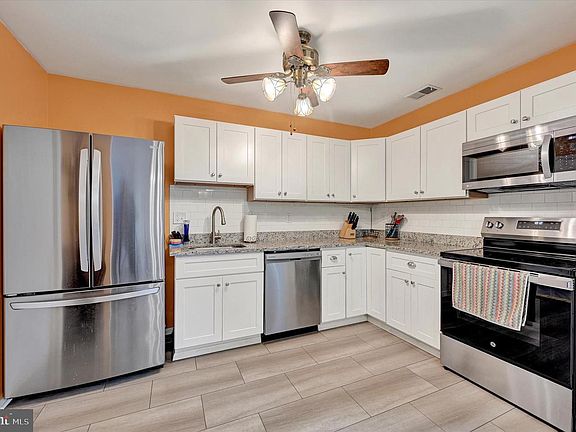 4th image of 2642 Pearwood Rd