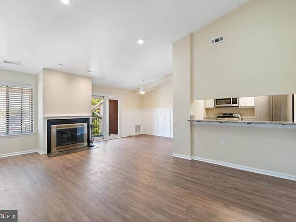 3rd image of 1115 Castle Harbour Way Unit 3A