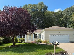 17 Wyndwood Rd, Uncasville, CT 06382