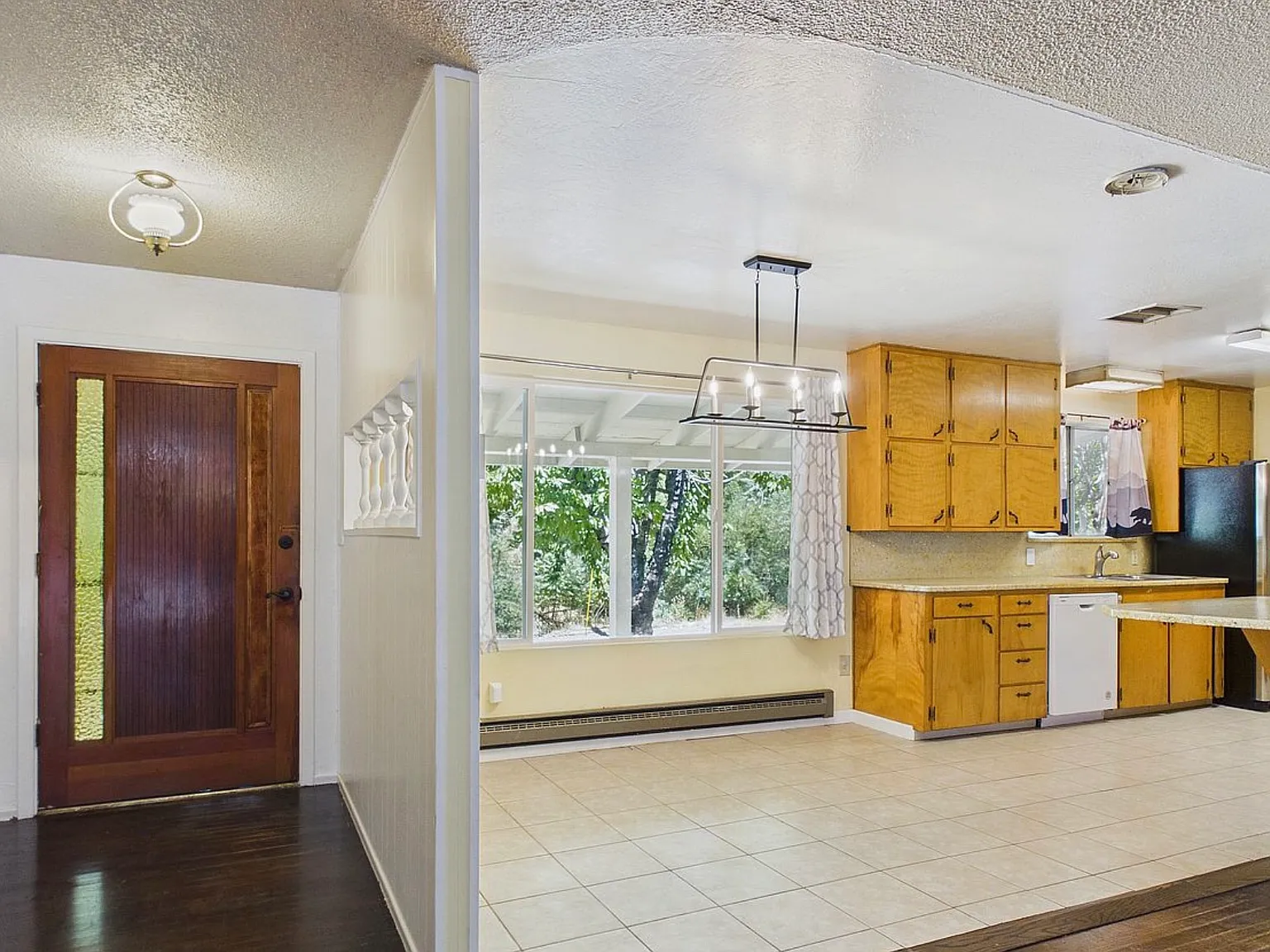 3 bed, 2000 sqft, $1,995 — Photo 2