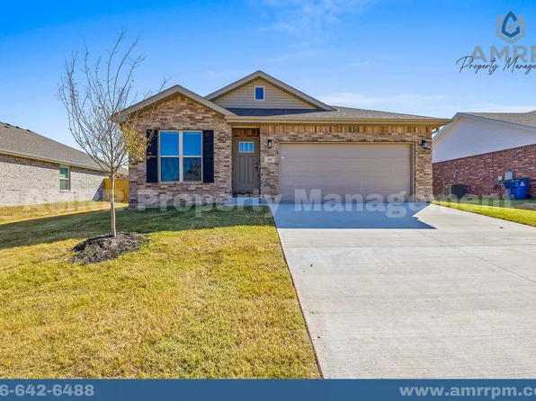 1109 SW 2nd St, Gentry, AR 72734