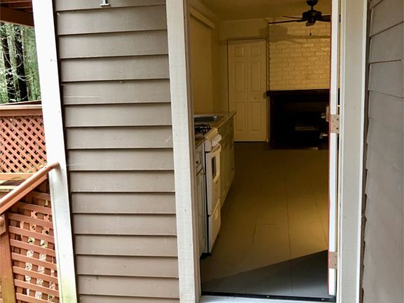 3rd image of 17410 Park Ave #1