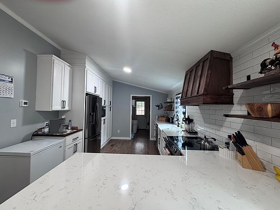 5th image of 2205 Carmichael Rd