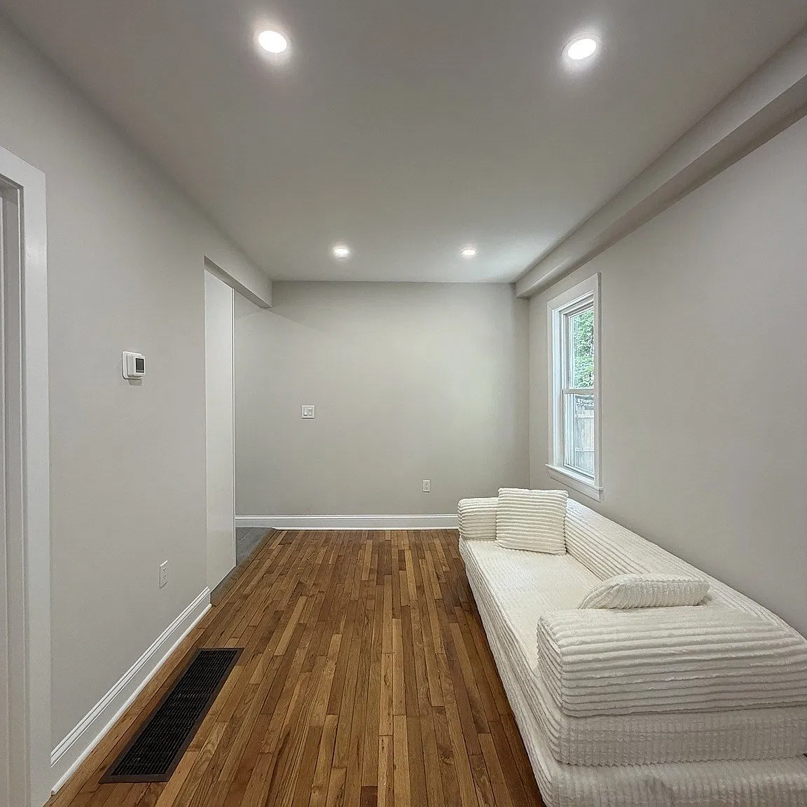 3 bed, 2.0 bath, 1000 sqft, $3,200 — Photo 4