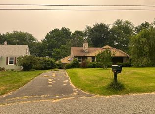 16 Knollwood Dr, East Longmeadow, MA 01028