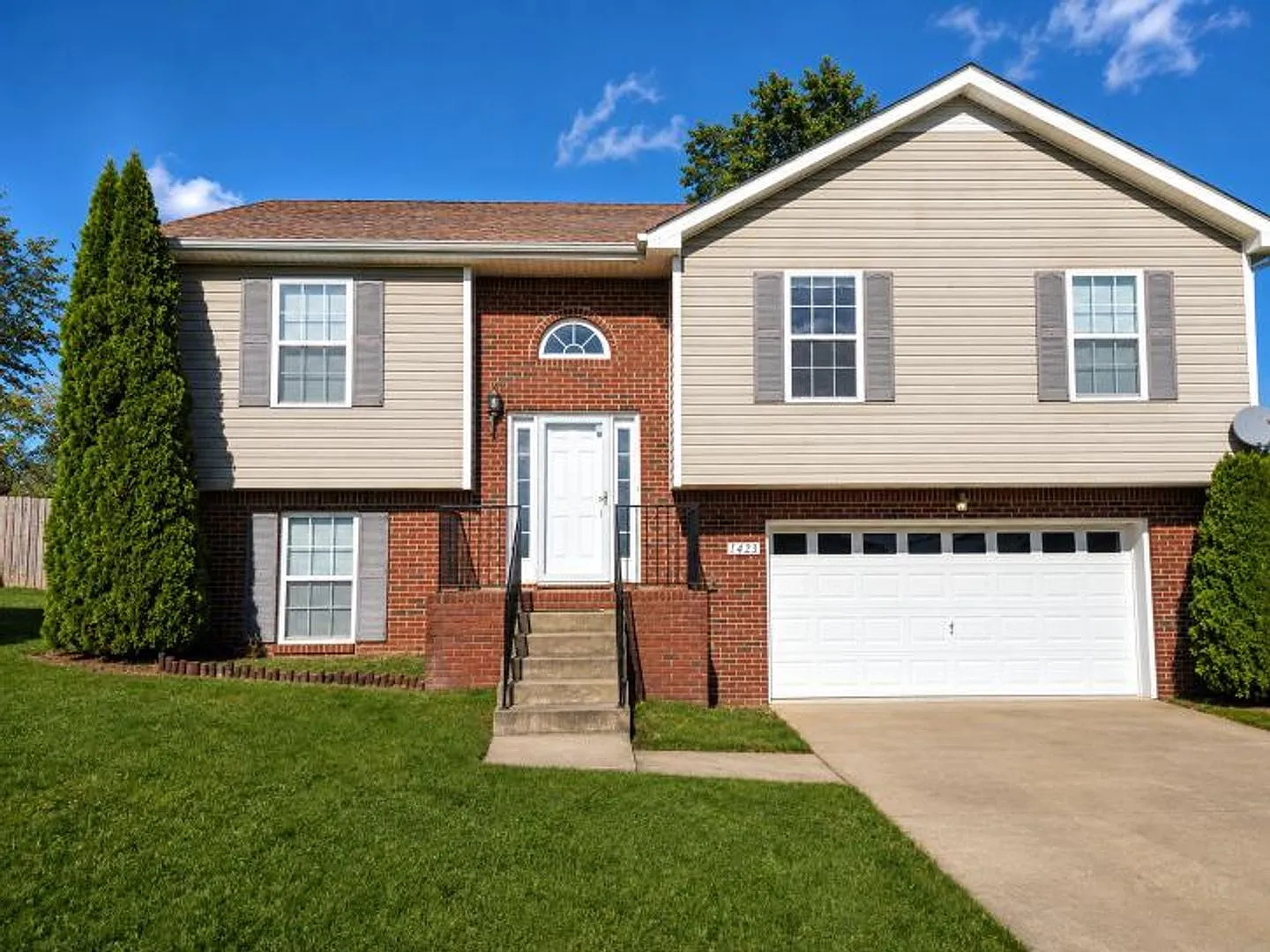 $2150.00 4 Beds 3 Baths and Bonus Room — Photo 1