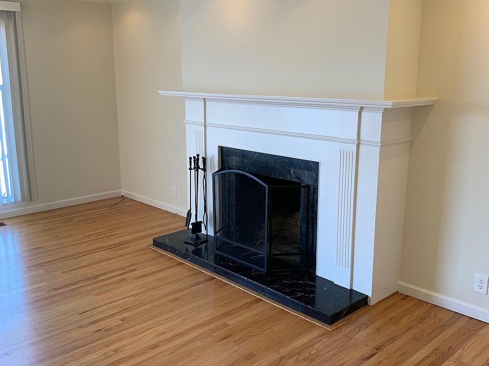 1st image of 253 Crestmoor Cir