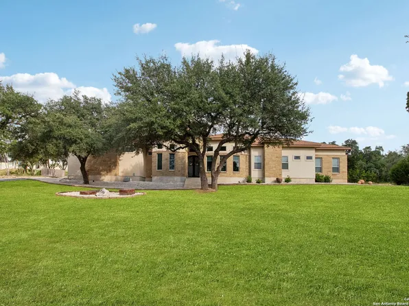 869 Private Road 1712, Mico, TX 78056