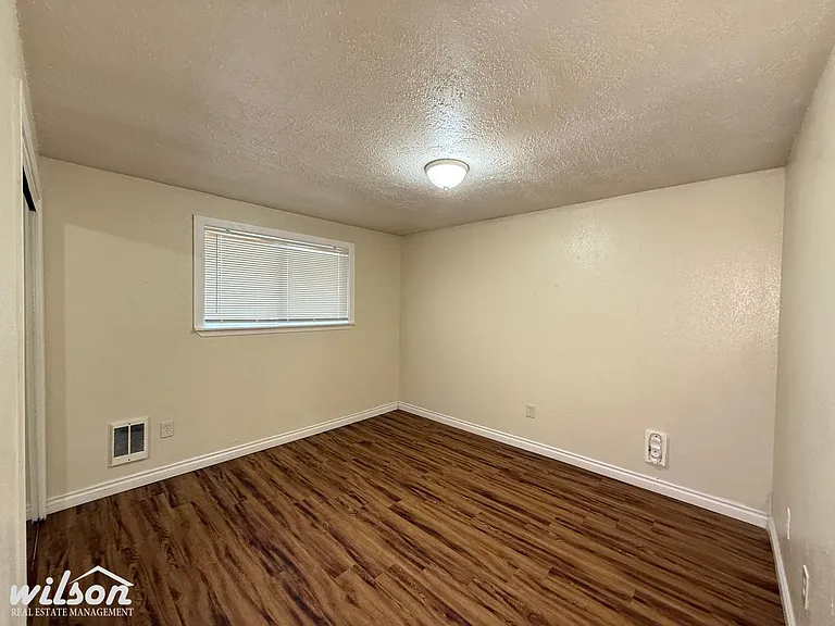 1404 Roosevelt Ave — Photo 13