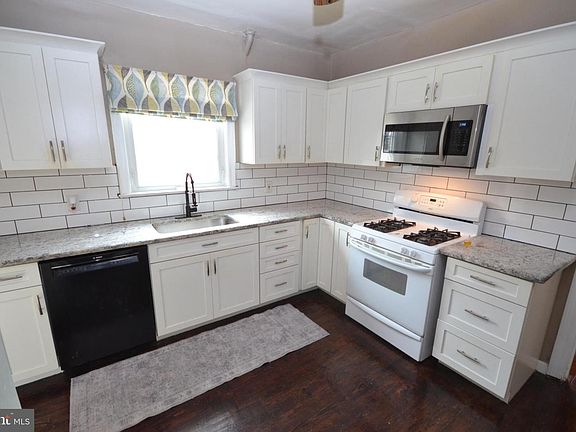 3rd image of 409 N East Ave