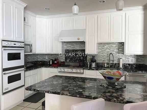 2nd image of 2801 Cowan Cir