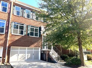 2935 Chesham St, Fairfax, VA 22031