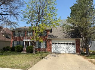 9100 W 115th Ter, Overland Park, KS 66210