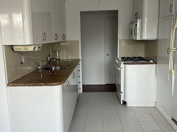 4th image of 1122 E 57th St Floor 1