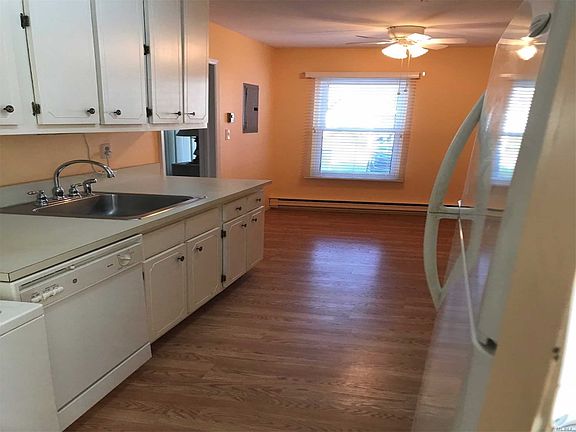 3rd image of 505 Gotham Ct N