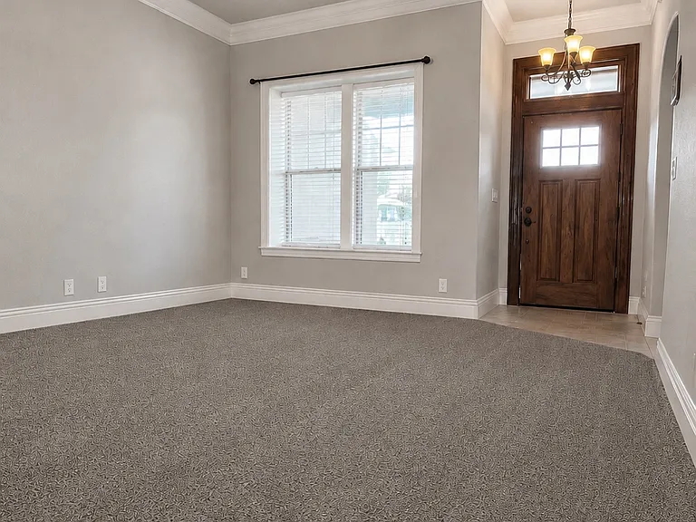635 Meadows Cir — Photo 8