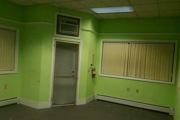 5th image of 671 Summer St
