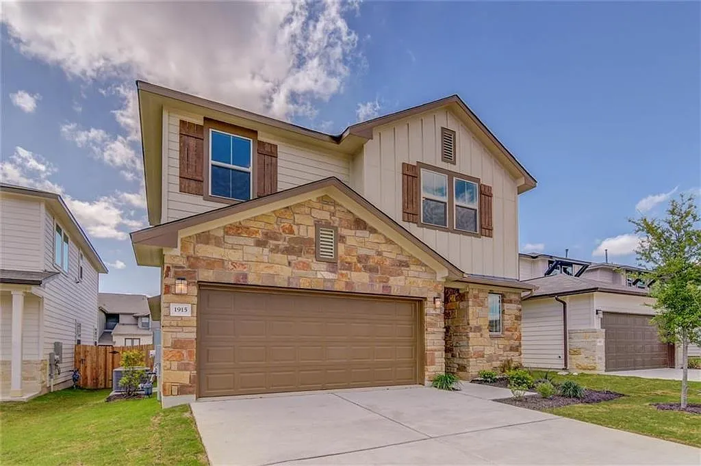 3 bed, 2.5 bath, 2003 sqft, $2,150 — Photo 3