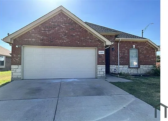 4 bed, 1900 sqft, $3,000 — Photo 1