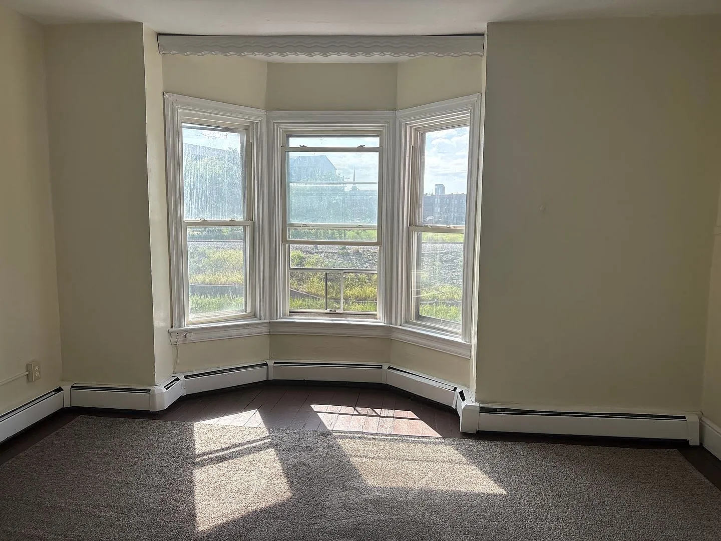 3 Bedroom 1.5 Bath House Near Central Market and Rev Stadium — Photo 4