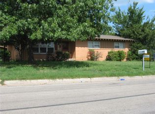 207 W Nelson St, Bowie, TX 76230
