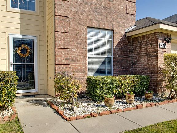3rd image of 324 Stormydale Ln