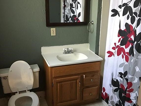 4th image of 435 W Hillcrest Ave
