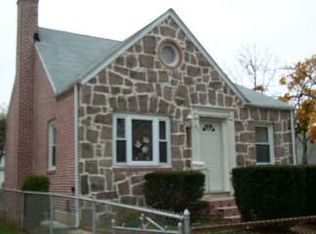 37 Stone St, Elmont, NY 11003