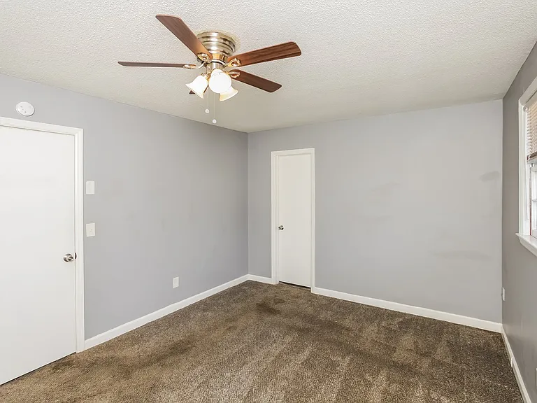 4784_024_main_bedroom_13467027.jpg