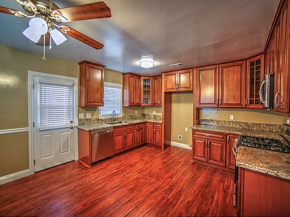 3rd image of 621 W Colorado Blvd APT A