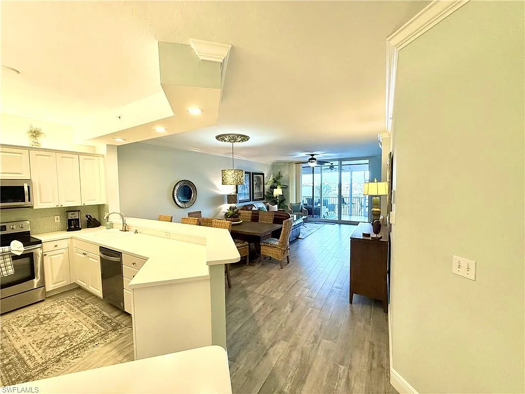 3 bed, 3.0 bath, 1860 sqft, $15,000 — Photo 4
