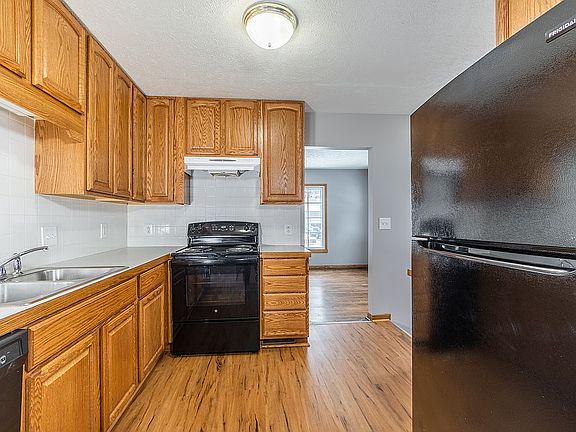 4th image of 225 E Orchard Ave