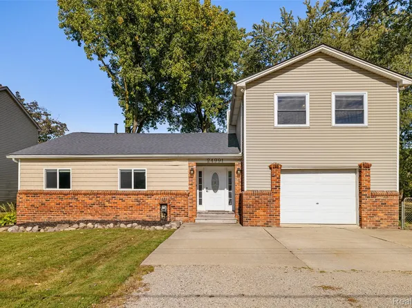 24991 Harrison St, Harrison Township, MI 48045