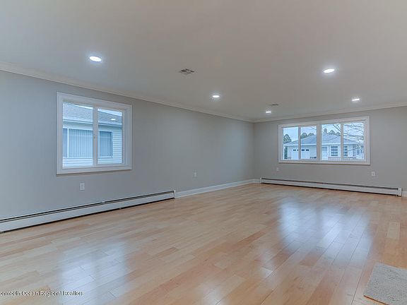 3rd image of 206 Bonaire Dr